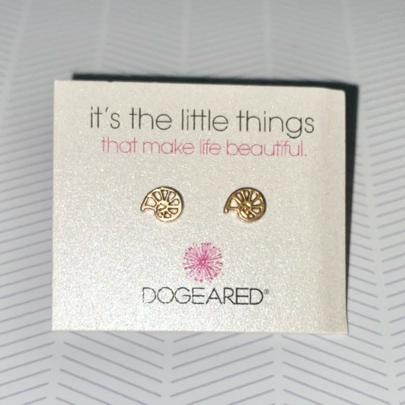 Dogeared - “It’s the little things” Gold Toned Seashell Dainty Earrings (NEW) - Picture 1 of 5
